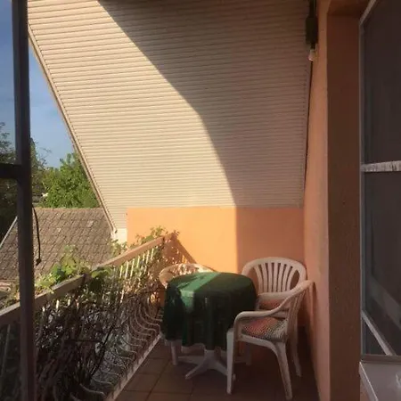 Piroschka Vendeghaz 2 Apartman *